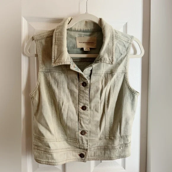 Denim Vest S to M deer 🦌 skull rose 🌹 appliqué embroidered light wash blue - Picture 7 of 14